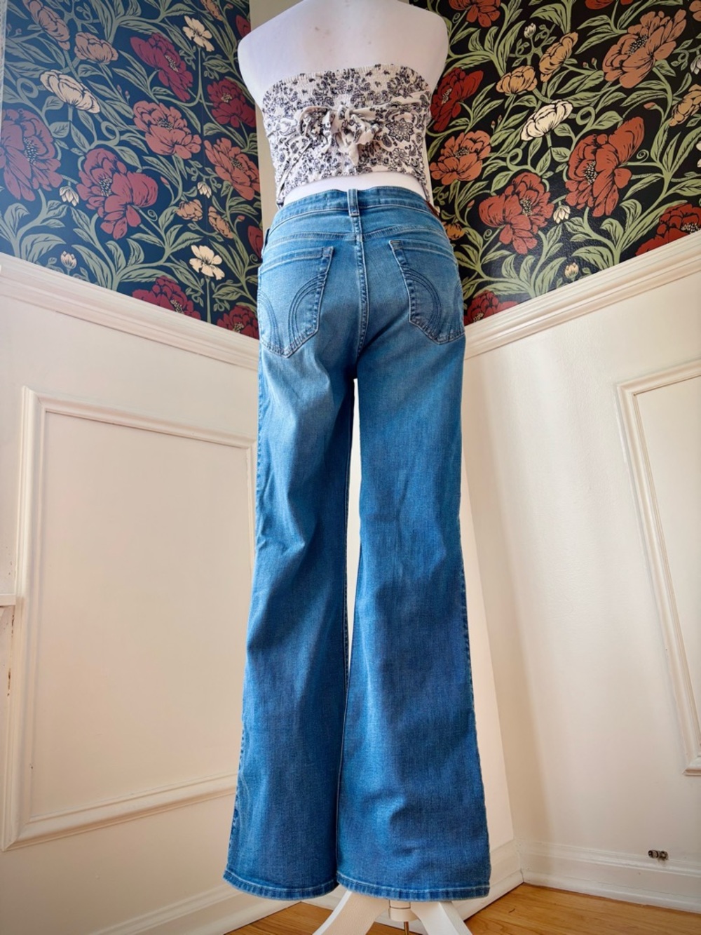 Hollister ๐ Mid Rise Boot Cut Jean Petite - Picture 3 of 8